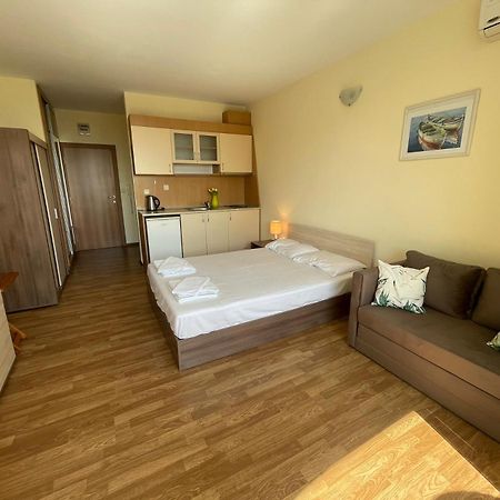 Rutland Sp Apartments Равда Экстерьер фото