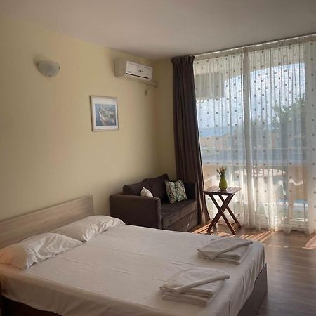 Rutland Sp Apartments Равда Экстерьер фото