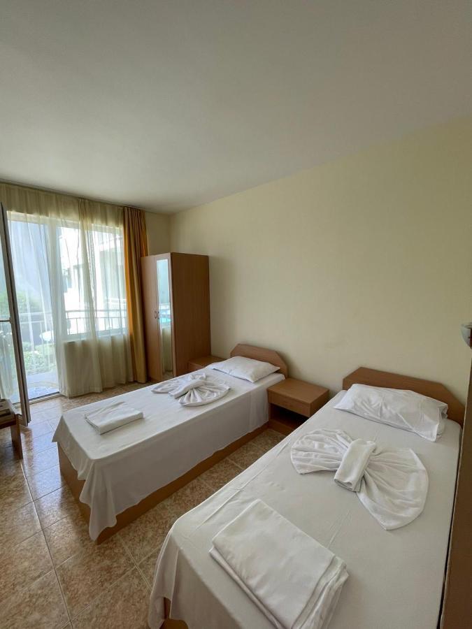 Rutland Sp Apartments Равда Экстерьер фото