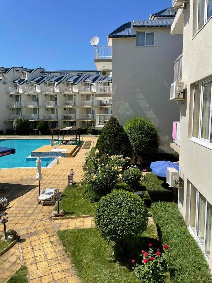 Rutland Sp Apartments Равда Экстерьер фото