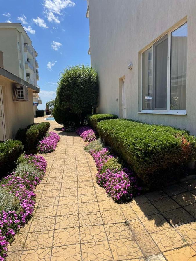 Rutland Sp Apartments Равда Экстерьер фото