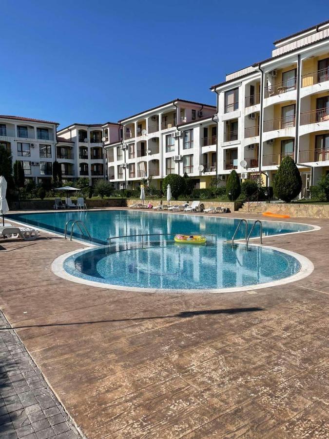 Rutland Sp Apartments Равда Экстерьер фото