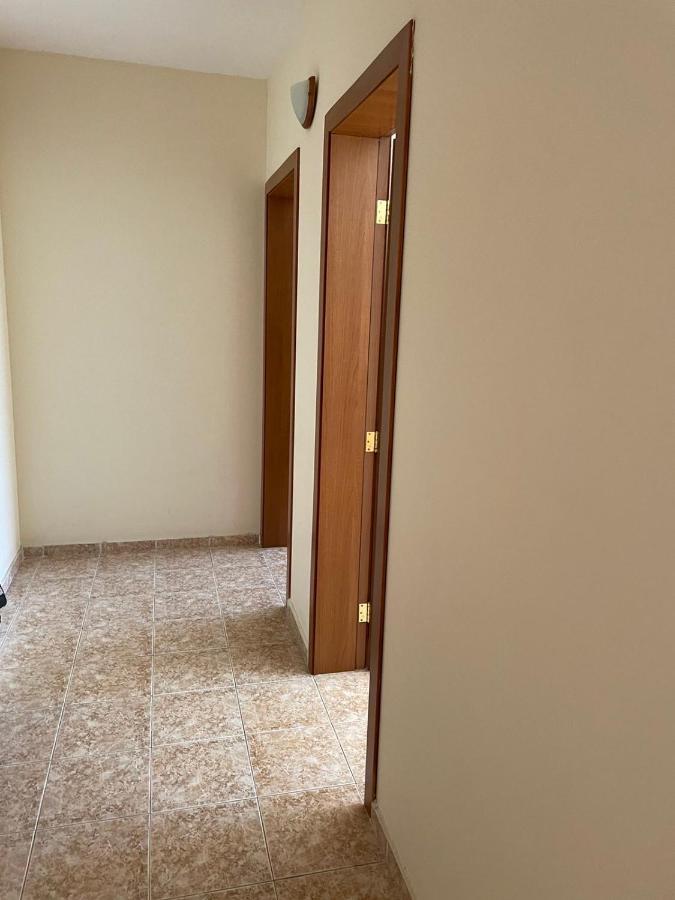 Rutland Sp Apartments Равда Экстерьер фото