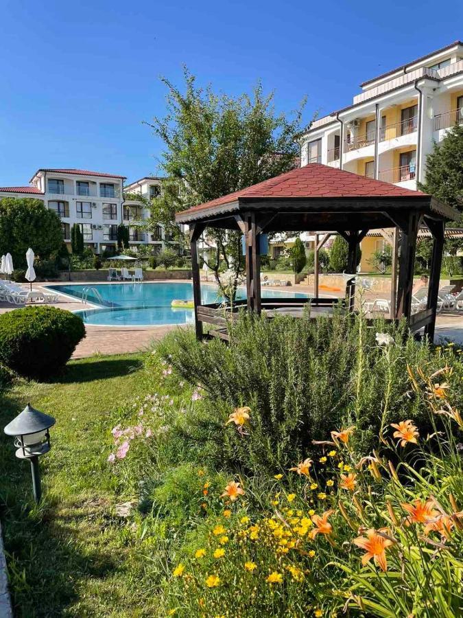 Rutland Sp Apartments Равда Экстерьер фото