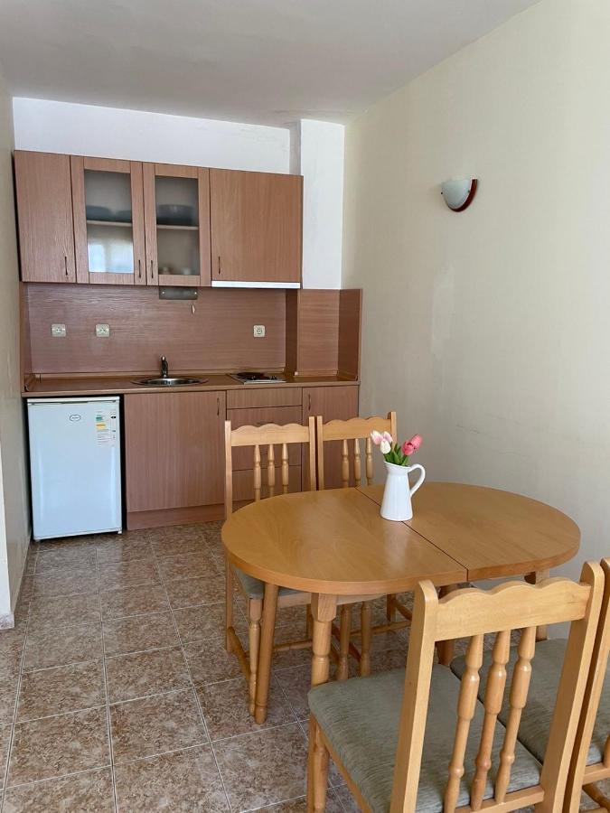 Rutland Sp Apartments Равда Экстерьер фото