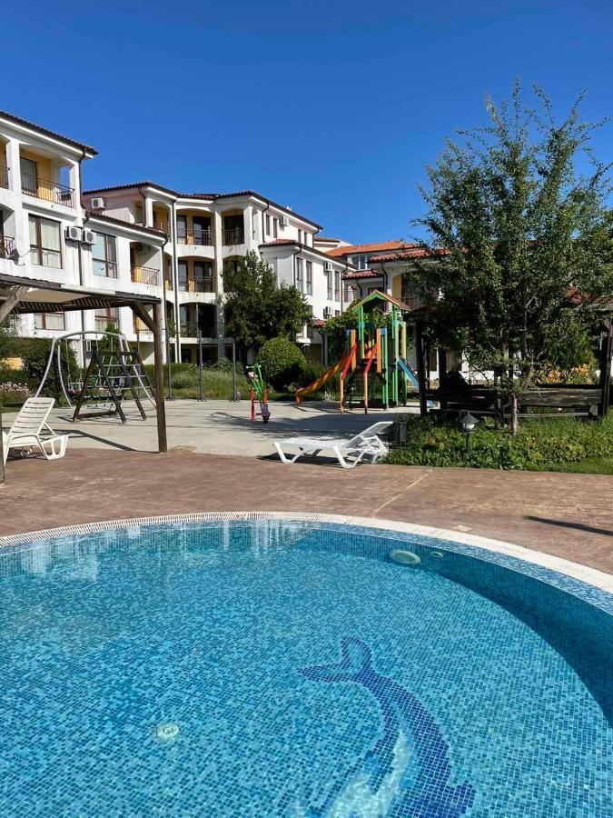 Rutland Sp Apartments Равда Экстерьер фото