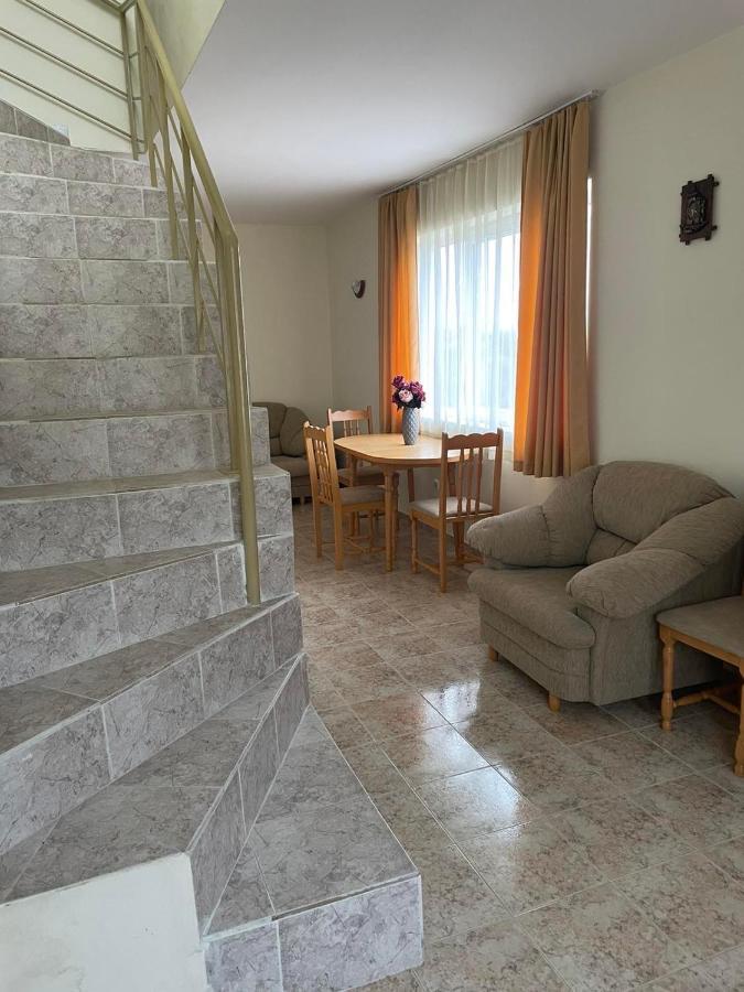 Rutland Sp Apartments Равда Экстерьер фото