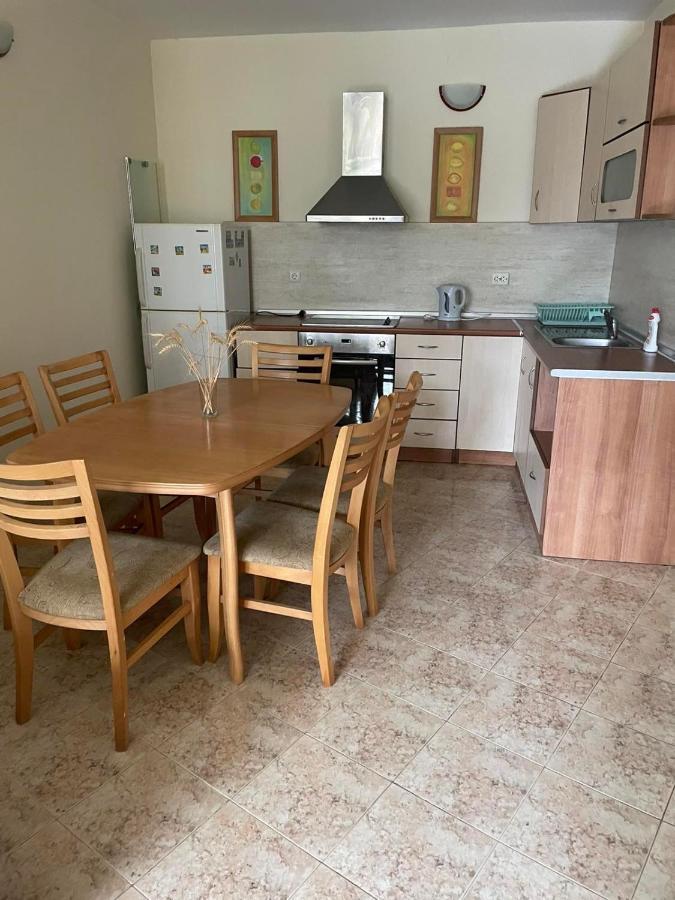 Rutland Sp Apartments Равда Экстерьер фото