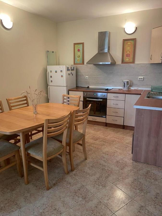Rutland Sp Apartments Равда Экстерьер фото