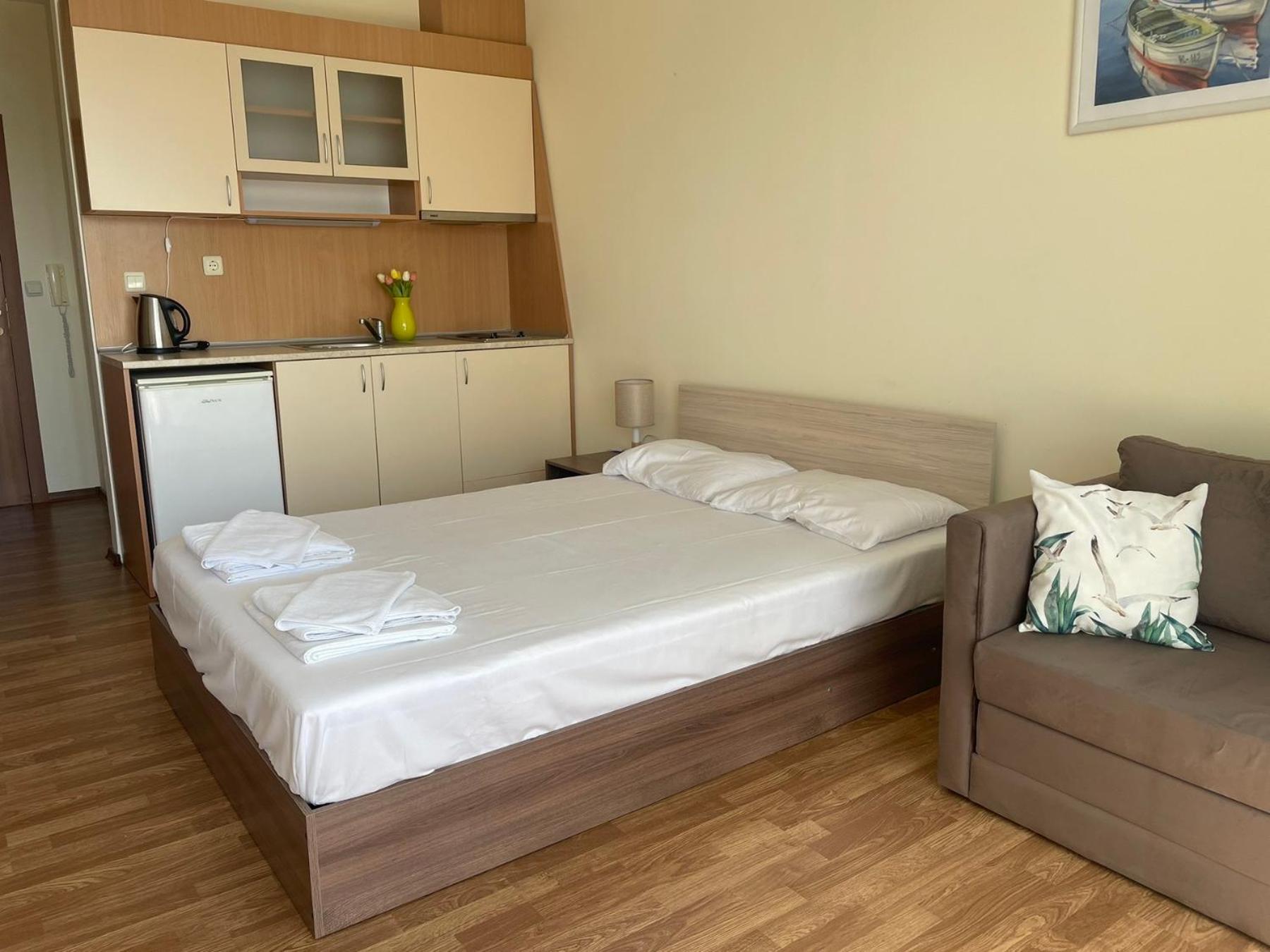 Rutland Sp Apartments Равда Экстерьер фото