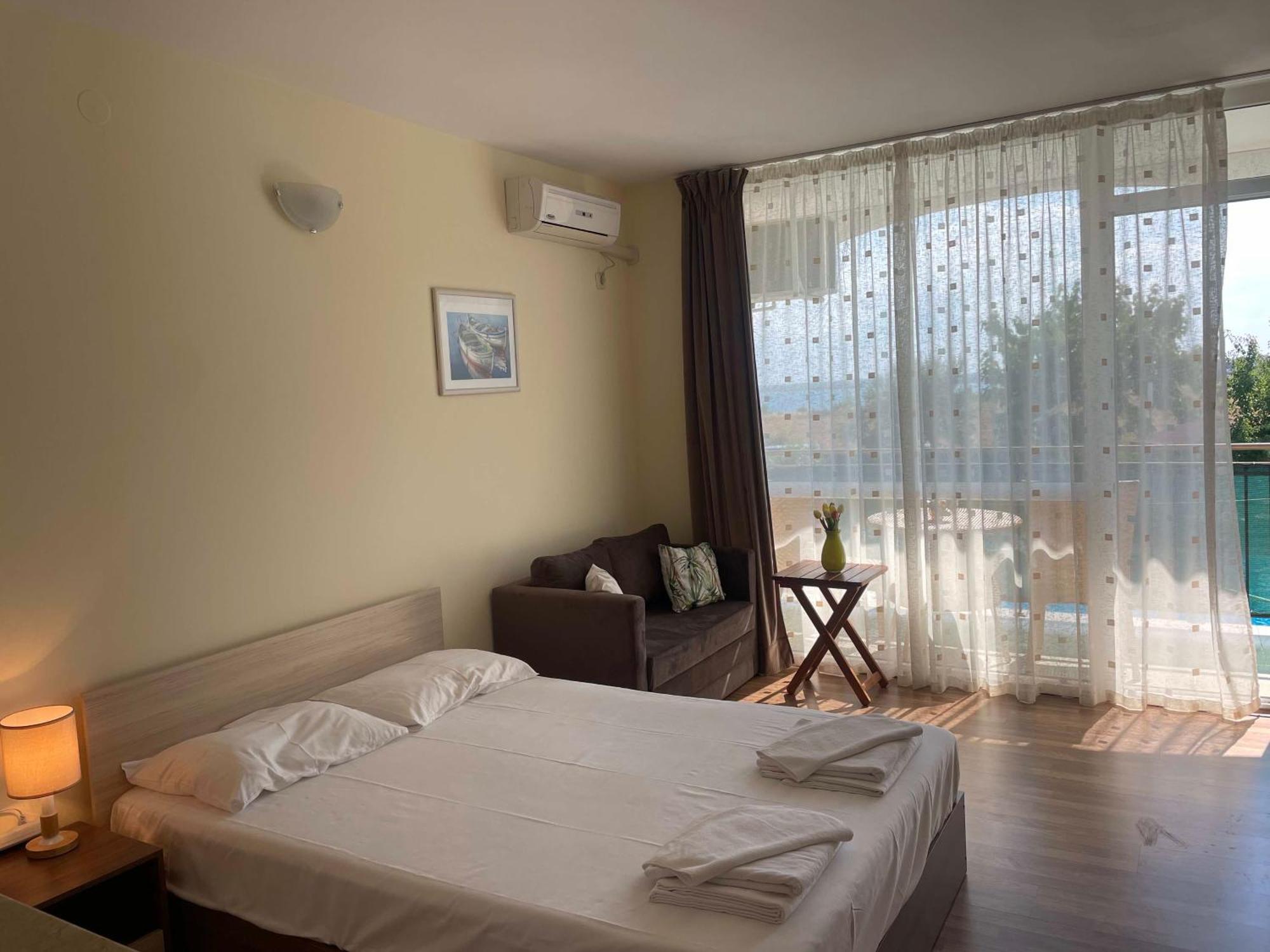 Rutland Sp Apartments Равда Экстерьер фото